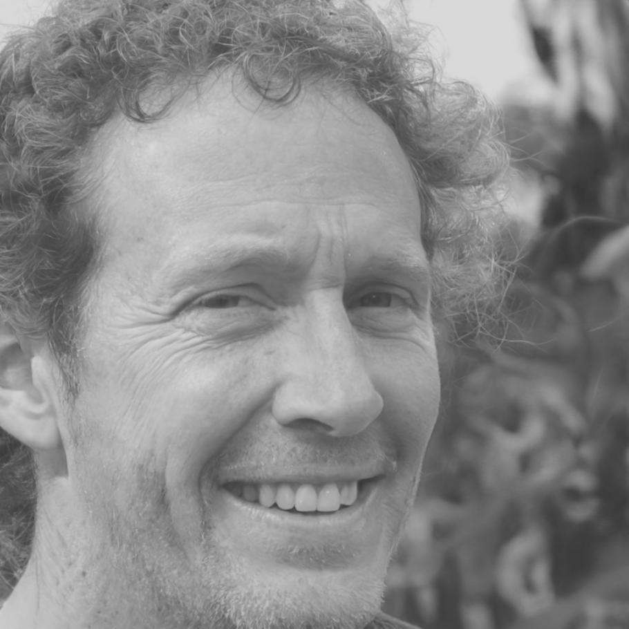 Retrato profesional de instructor Aurelio